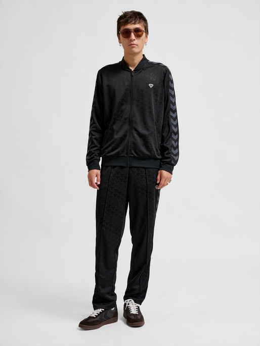 hmlARCHIVE REGULAR POLY JACKET AOP, BLACK/EBONY, model