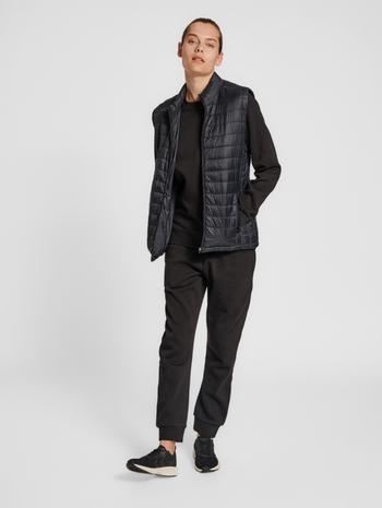 hmlRED QUILTED WAISTCOAT WOMAN, BLACK, model