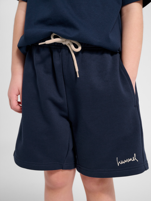 hmlJR SUMMER SWEAT SHORTS, DRESS BLUES, model