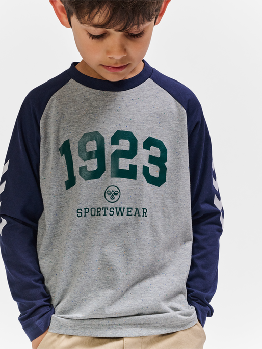 hmlNIPPS T-SHIRT L/S, LIGHT GREY MELANGE, model