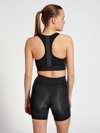 hmlSHAPING SEAMLESS SPORTS TOP, BLACK, model