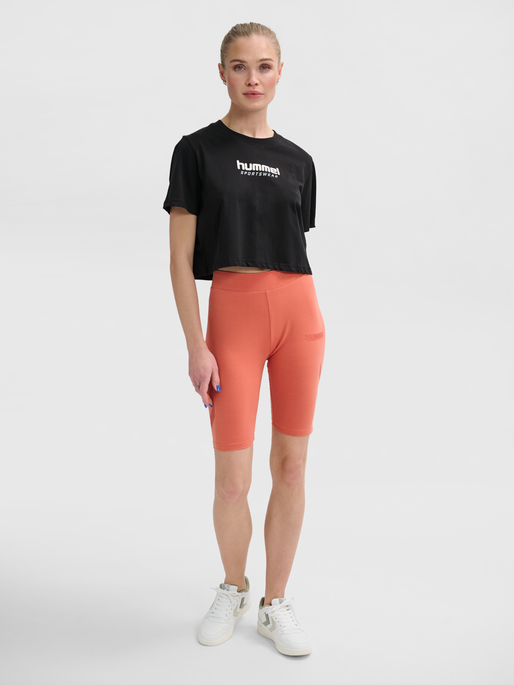 hmlLEGACY WOMAN TIGHT SHORTS, APRICOT BRANDY, model