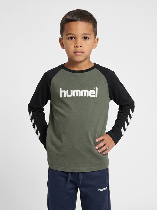 hmlJR LOGO T-SHIRT L/S, CASTOR GRAY, model