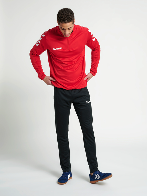 CORE 1/2 ZIP SWEAT, TRUE RED, model