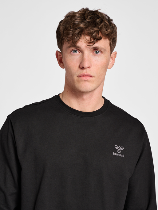 hmlOFFGRID COTTON SWEATSHIRT, 2715, model