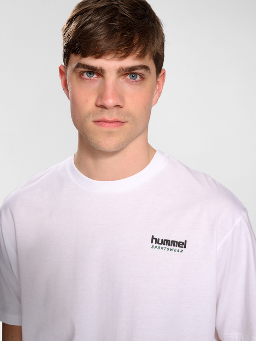 hmlLGC NATE T-SHIRT, WHITE, model