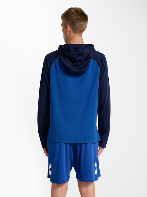 hmlLEAD 2.0 ZIP HOODIE, TRUE BLUE/MARINE, model
