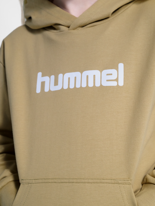 hmlJR LOGO HOODIE, CORNSTALK, model