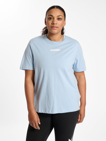 hmlLEGACY WOMAN T-SHIRT PLUS, CELESTIAL BLUE, model