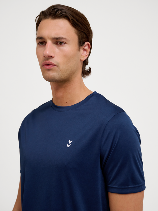 hmlPULSE TRAINING  T-SHIRT S/S, DRESS BLUES, model