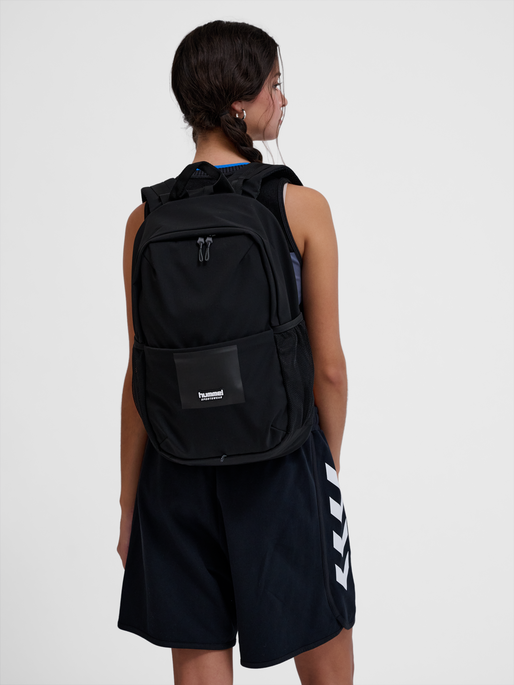 hmlBACKBACK SPORTSWEAR, BLACK, model