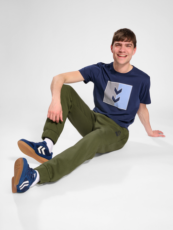 hmlACTIVE SWEATPANTS, OLIVE NIGHT, model