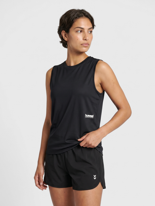 hmlPULSE WORKOUT W TANKTOP, BLACK, model