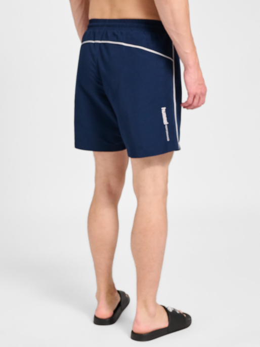 hmlPULSE BOARD SHORTS, DRESS BLUES, model