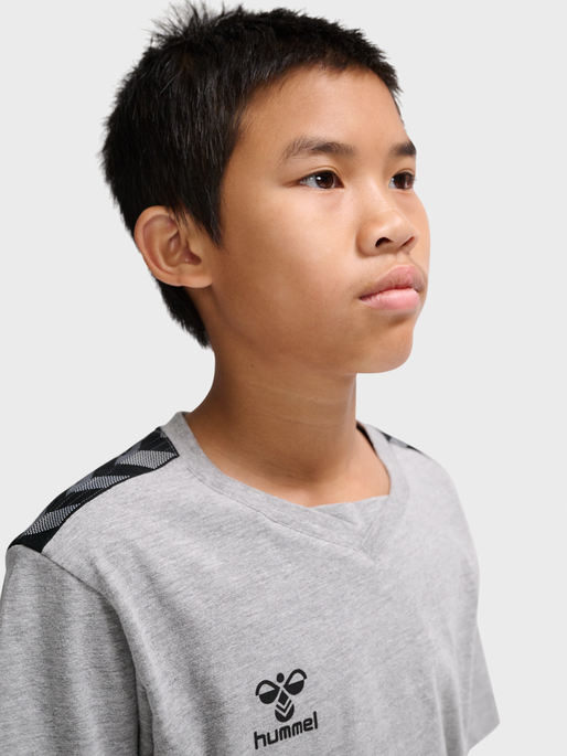 hmlAUTHENTIC CO T-SHIRT S/S KIDS, GREY MELANGE, model