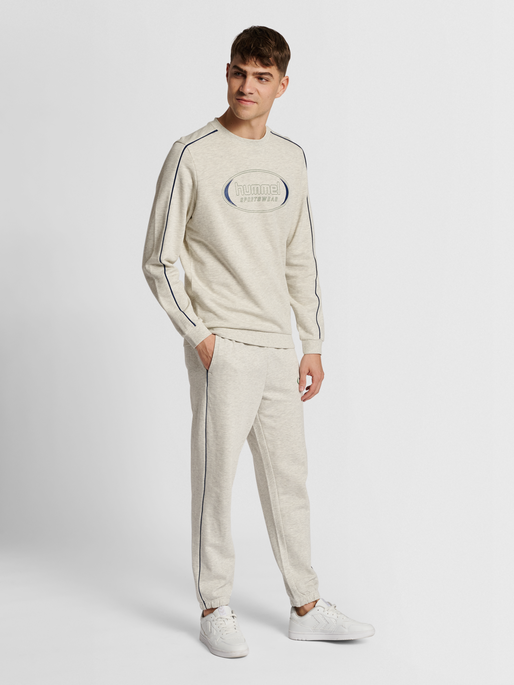 hmlLGC RYAN SWEATPANTS, TOFU MELANGE, model