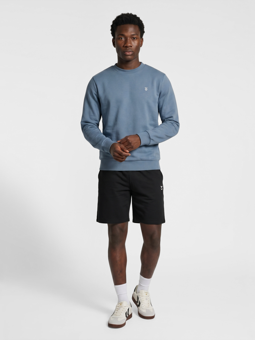 hmlPULSE SWEAT CREWNECK, FLINT STONE, model