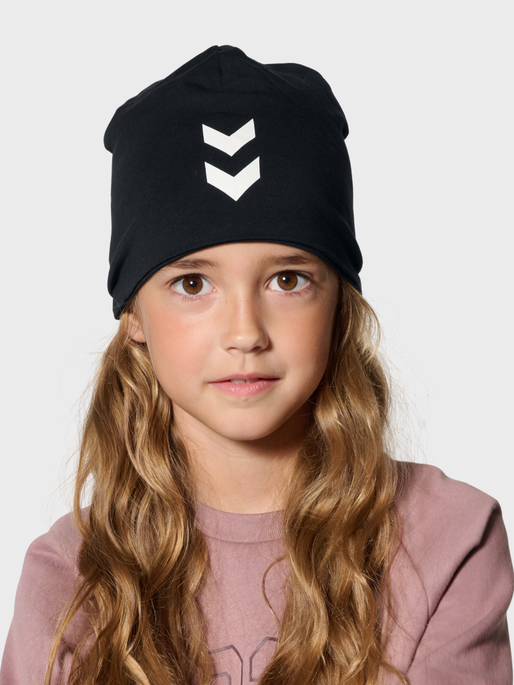 hmlPERRY BEANIE, BLACK, model