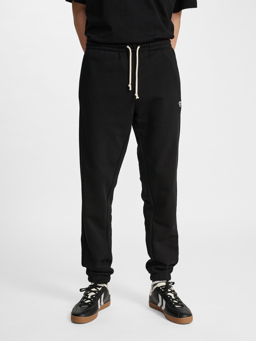 hmlLOOSE SWEATPANT BEE, BLACK, model