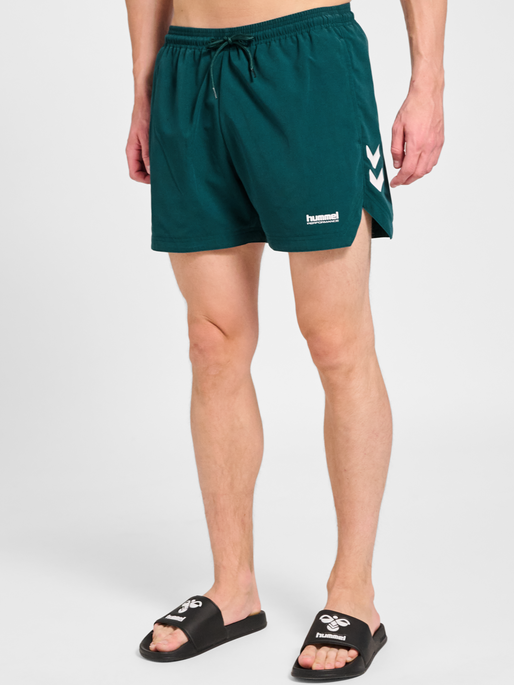hmlPULSE SWIM SHORTS, JUNE BUG, model