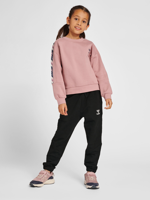 hmlNUETTE PANTS, BLACK, model
