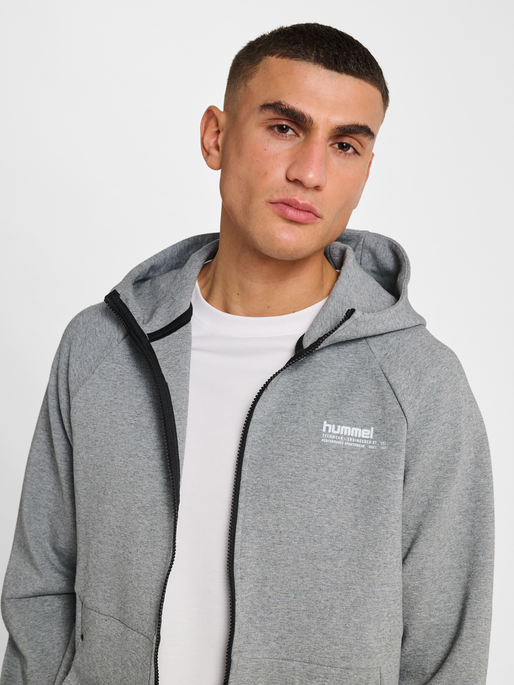 hmlTECH FLEECE REGULAR ZIP HOODIE, GREY MELANGE hmlTECH FLEECE REGULAR ZIP HOODIE, GREY MELANGE, model