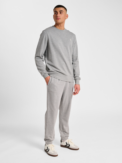 hmlPULSE SWEAT CREWNECK, GREY MELANGE, model