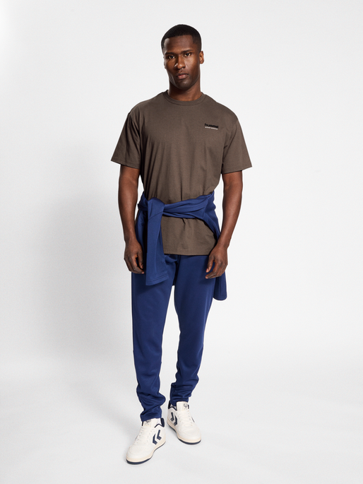 hmlLGC NATE T-SHIRT, 8109, model