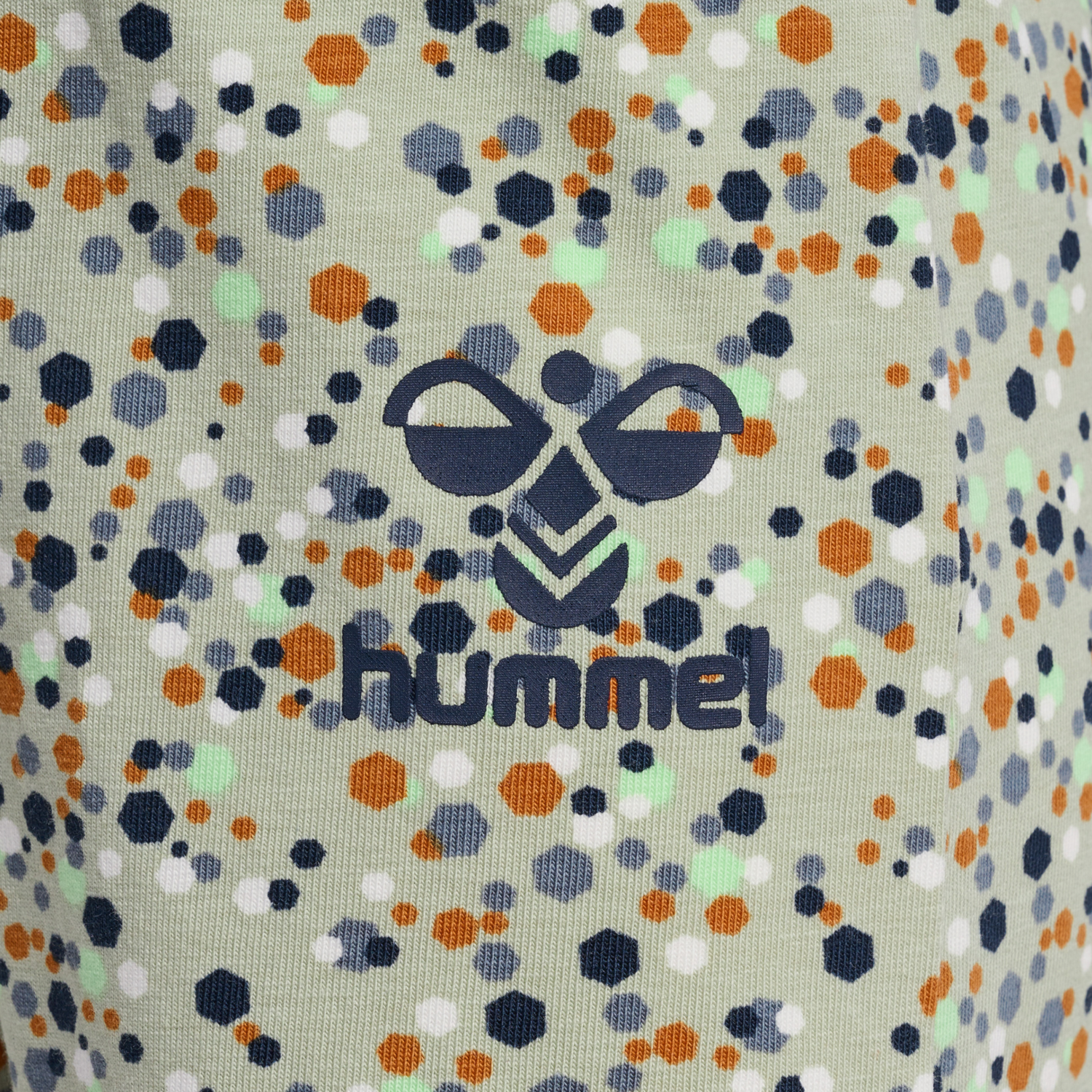 hmlMADS AOP SHORTS, DESERT SAGE, packshot