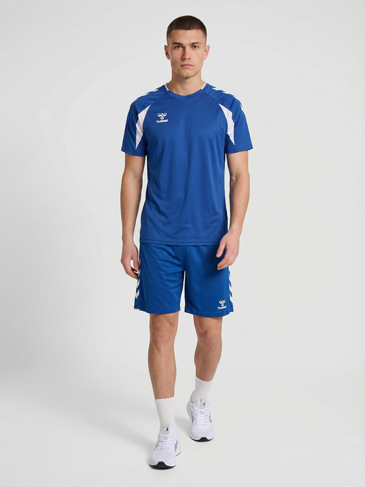 hmlCORE 2.0 SHORTS, TRUE BLUE/WHITE, model