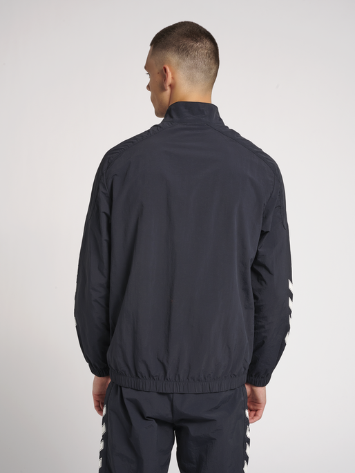 hmlNIKKI ZIP JACKET, 7381, model