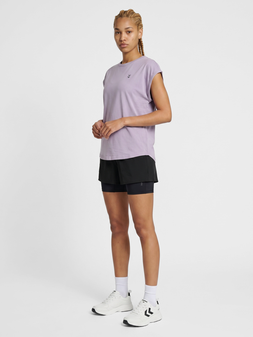 hmlSOFT RELAXED W T-SHIRT S/S, GRAY RIDGE, model