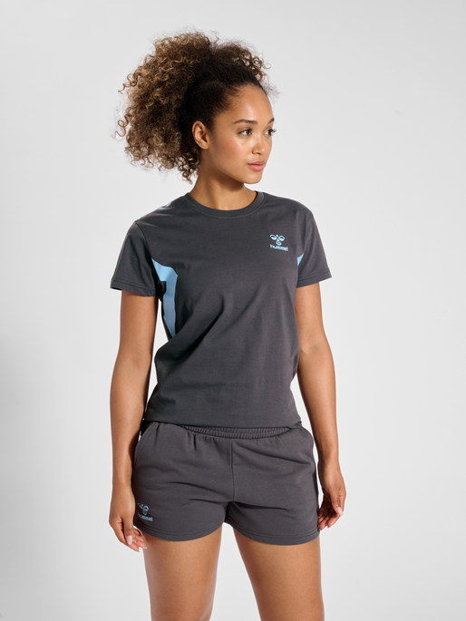 hmlSTALTIC COTTON T-SHIRT S/S WOMAN, 1025, model