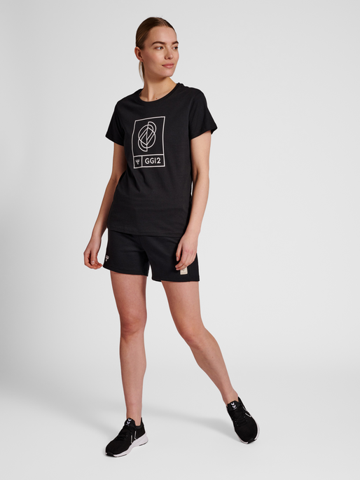 hmlGG12 T-SHIRT S/S WOMAN, BLACK, model