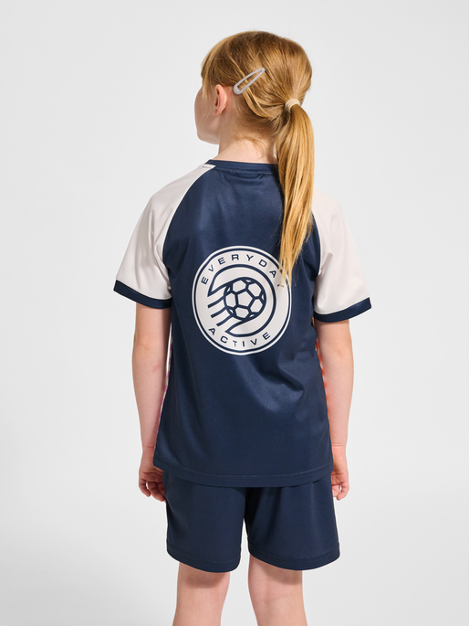 hmlSHIMMER T-SHIRT S/S, DRESS BLUES/WHITE, model