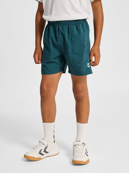 hmlJR PULSE WORKOUT SHORTS, BALSAM, model