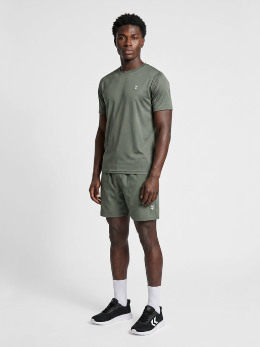 hmlPULSE TRAINING  T-SHIRT S/S, CASTOR GRAY, model