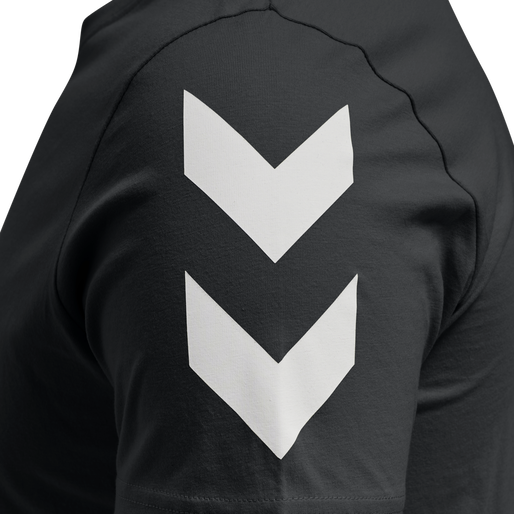 hmlLEGACY CHEVRON T-SHIRT, BLACK, packshot