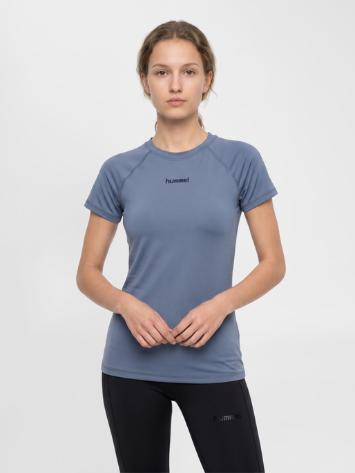 hmlPRIMA W T-SHIRT S/S, FLINT STONE, model