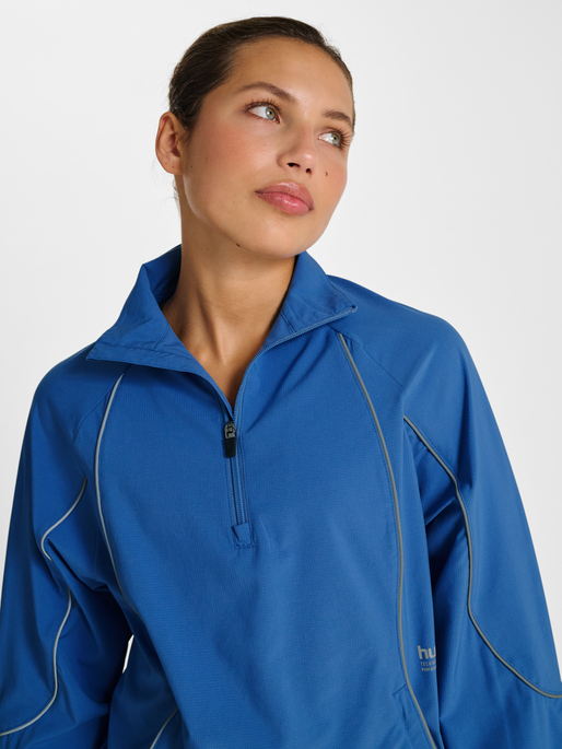 hmlPULSE WOVEN W HALF ZIP, RIVERSIDE, model