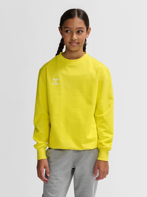 hmlGO 2.0 SWEATSHIRT KIDS, BLAZING YELLOW, model