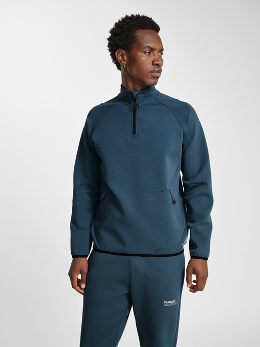 hmlTECH FLEECE HALFZIP, STARGAZER, model