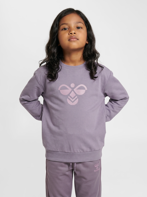 hmlJR REG TUKAS SWEATSHIRT, GRAY RIDGE, model