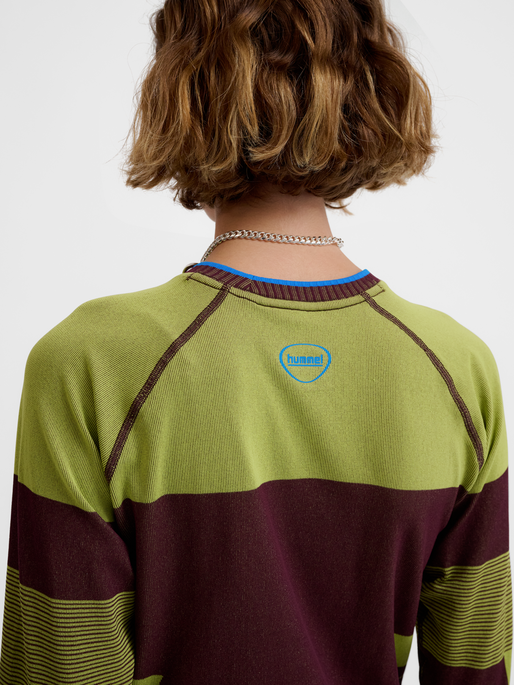hmlSEAMLESS TEE LS, FIG, model