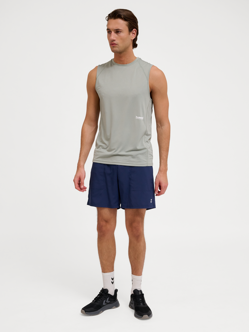 hmlPULSE WORKOUT TANK TOP, BELGIAN BLOCK, model