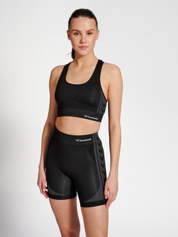 hmlSHAPING SEAMLESS SPORTS TOP, BLACK, model