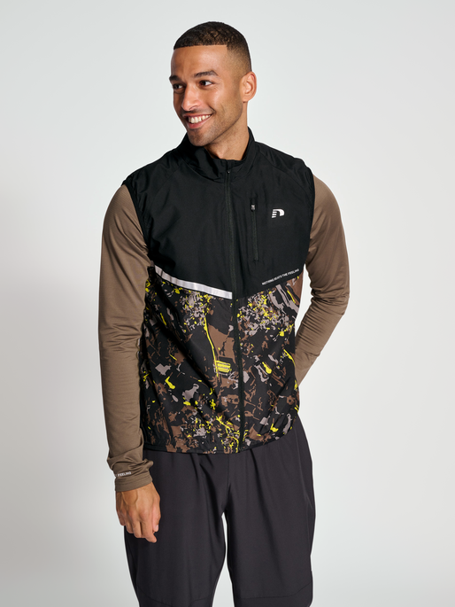 nwlGILBERT GILET MEN, TERRAIN AOP, model