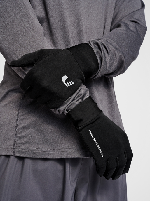 CORE GLOVES, BLACK, model