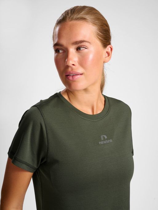 nwlBEAT POLY TEE WOMAN, BELUGA, model