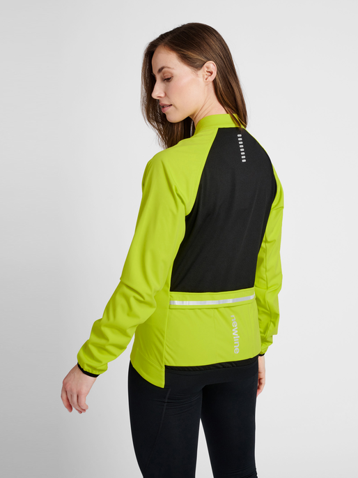 WOMENS CORE BIKE THERMAL JACKET, EVENING PRIMROSE, model